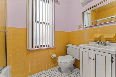 Bath - 488 Georgetown Rd, Lawrence, PA 15055 photo 2 of 2