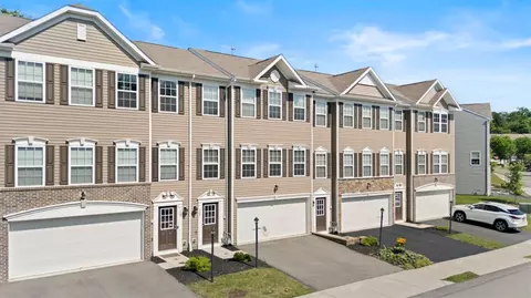 209 Lockheed Dr, Coraopolis, PA 15108