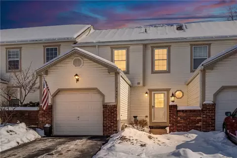 1465 Yorktown Dr, Lawrence, PA 15055