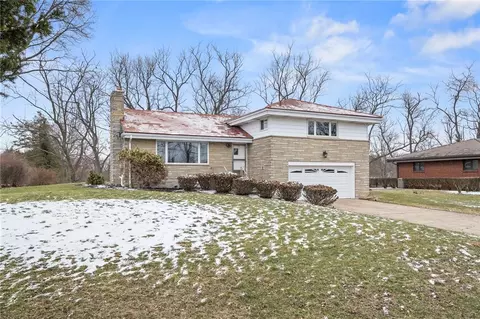 217 Pinecrest Dr, Pittsburgh, PA 15237