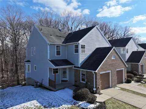 1593 Saint Andrews Dr, Oakmont, PA 15139