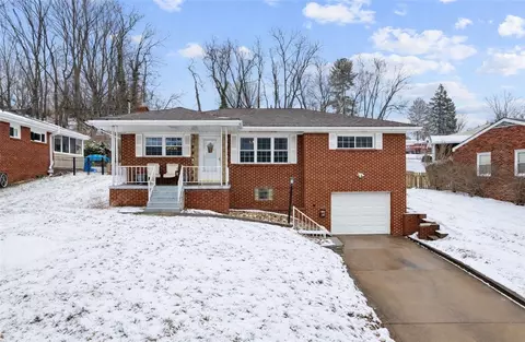 106 Windsor Dr, Irwin, PA 15642