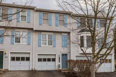 1233 Meadowbrook Dr #A1231, Canonsburg, PA 15317