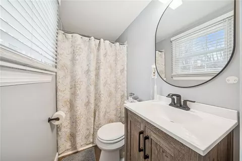 Bath - 2358 Mount Vernon Ave, Export, PA 15632 photo 1 of 3
