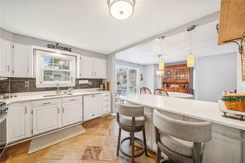 Kitchen - 2358 Mount Vernon Ave, Export, PA 15632 photo 2 of 3