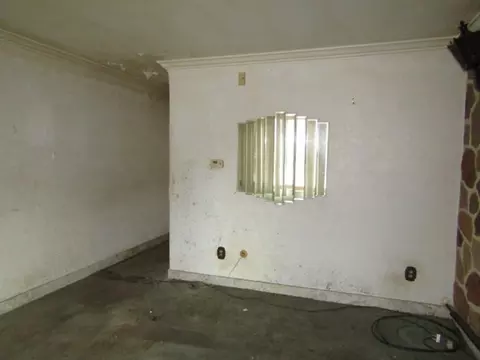 Living - 219 Camp Ave, Braddock, PA 15104 photo 3 of 4