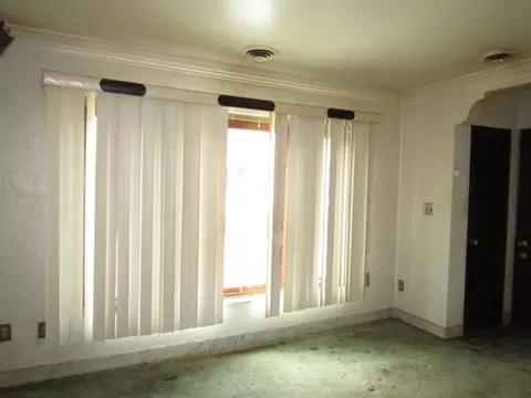Living - 219 Camp Ave, Braddock, PA 15104 photo 2 of 4