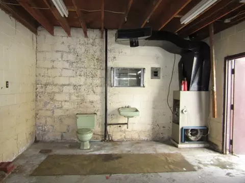Bath - 219 Camp Ave, Braddock, PA 15104 photo 1 of 2