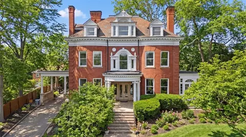 5435 Dunmoyle St, Pittsburgh, PA 15217