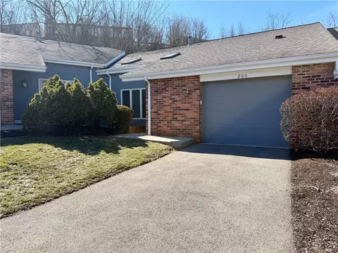 206 Queens Ct, Canonsburg, PA 15317