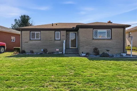2355 Calvert St, Aliquippa, PA 15001