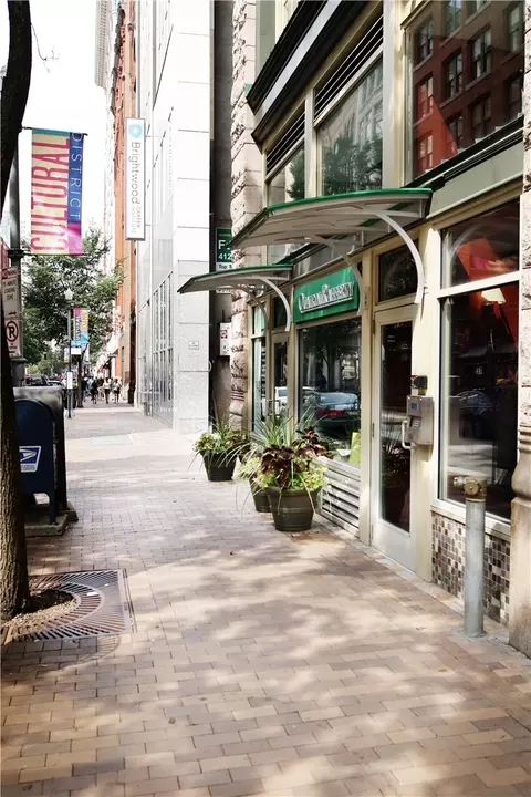941 Penn Ave #202, Pittsburgh, PA 15222