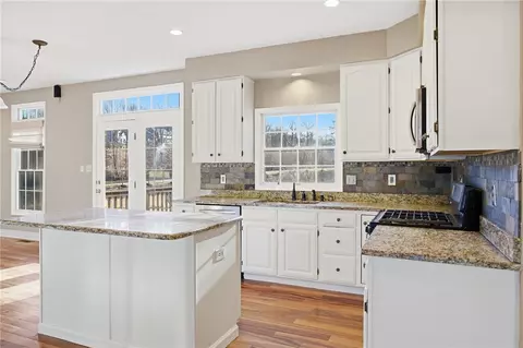 Kitchen - 644 White Pine Dr, Mars, PA 16046 photo 4 of 7