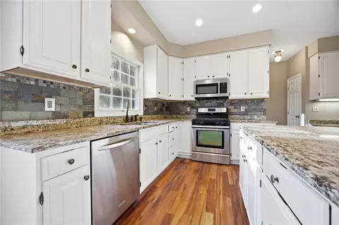 Kitchen - 644 White Pine Dr, Mars, PA 16046 photo 2 of 7