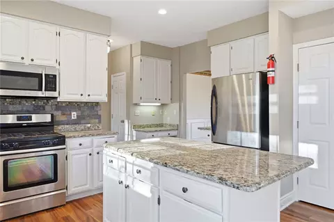 Kitchen - 644 White Pine Dr, Mars, PA 16046 photo 7 of 7