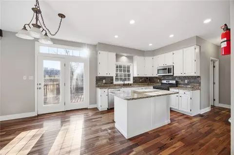 Kitchen - 644 White Pine Dr, Mars, PA 16046 photo 5 of 7