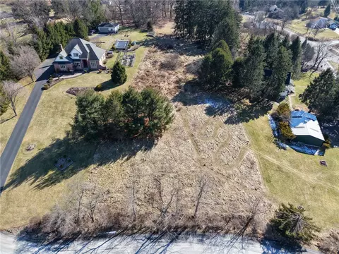 4990 Lakewood Rd, Gibsonia, PA 15044
