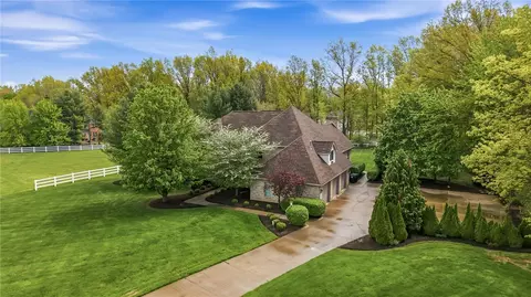 4506 Whippoorwill Dr, Hermitage, PA 16148