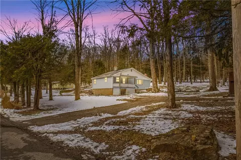 255 Evergreen Ln, Acme, PA 15610