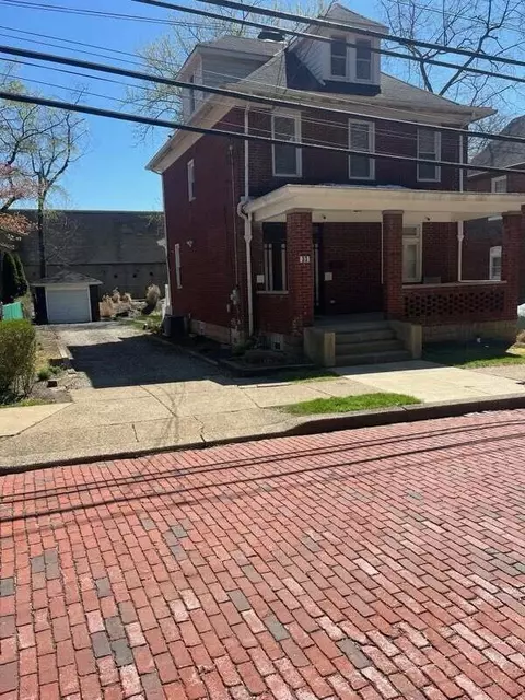 33 Kenmore Ave, Pittsburgh, PA 15221
