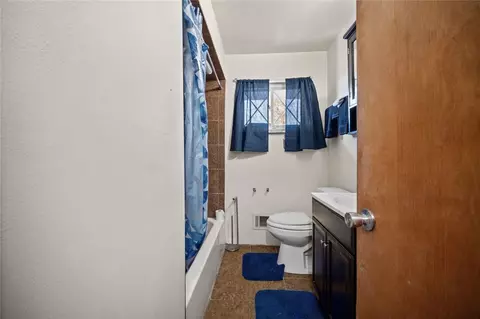 Bath - 1534 Grant St, Braddock, PA 15104 photo 1 of 2