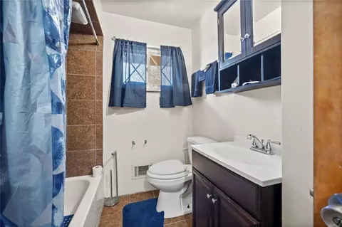 Bath - 1534 Grant St, Braddock, PA 15104 photo 2 of 2