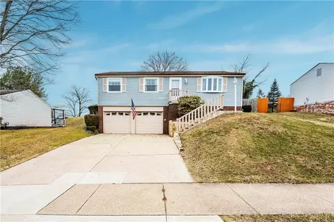 209 Glenmore Dr, Coraopolis, PA 15108