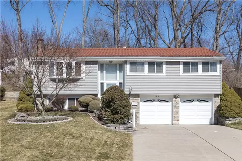 182 Thunderwood Dr, Bethel Park, PA 15102