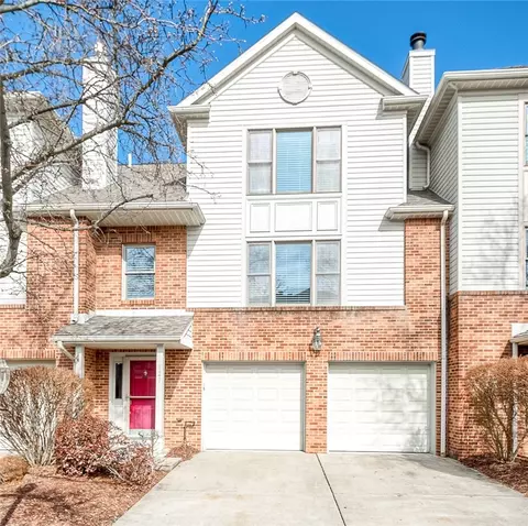 127 Fairway Landings Dr, Canonsburg, PA 15317