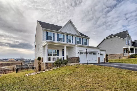 1080 Wedgewood Dr, Jeannette, PA 15644