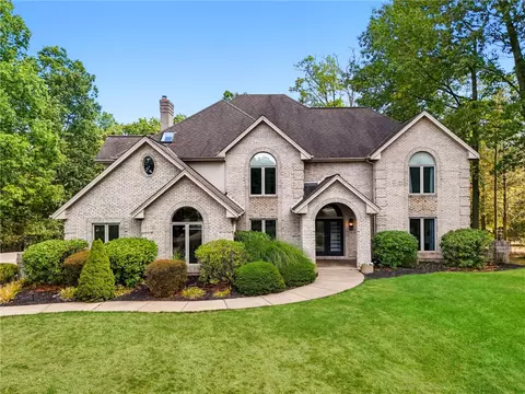 401 Acorn Ct, Mars, PA 16046