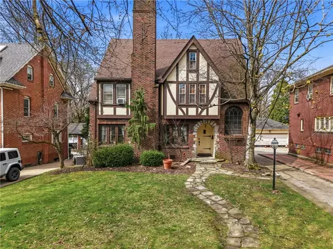 371 Case Ave, Sharon, PA 16146