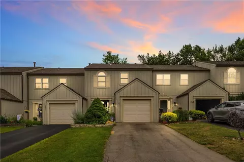 529 Brandywine Dr, Cranberry Township, PA 16066