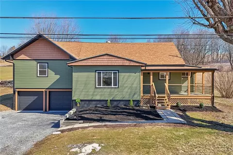 296 Leidy Ln, Johnstown, PA 15909