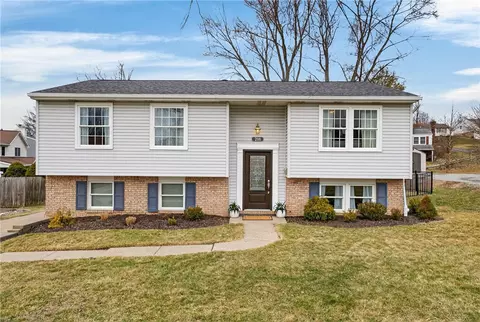208 Woodhaven Dr, Bridgeville, PA 15017