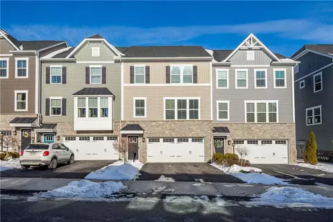 4005 Crown Dr, South Park, PA 15129