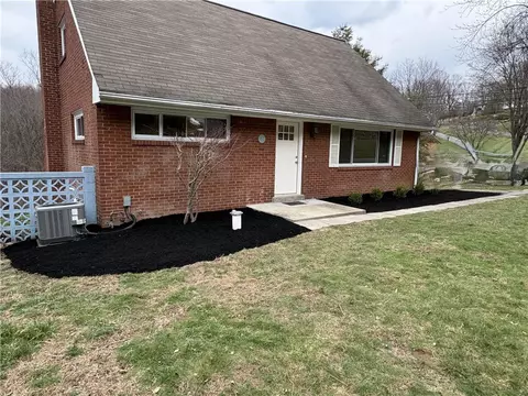 151 Dwellington Dr, Valencia, PA 16059