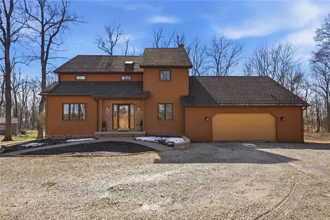 4005 School Rd, Jeannette, PA 15644