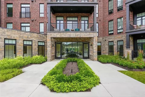 1 1st St #310, Oakmont, PA 15139