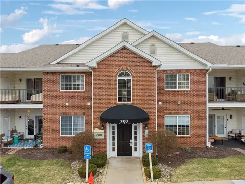 700 Hidden Ridge Ct #302, South Park, PA 15129
