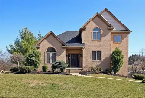 702 Magnolia Ln, Cranberry Township, PA 16066