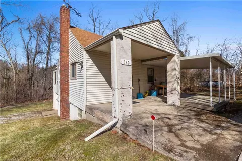 143 Valley View Rd, Imperial, PA 15126