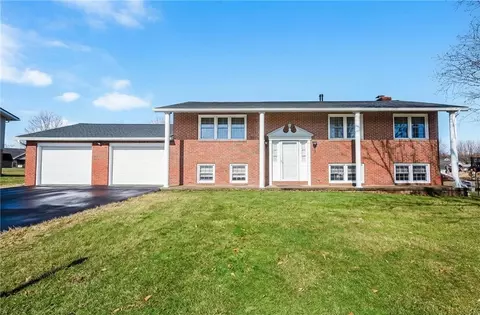 24 Easy St, Indiana, PA 15701