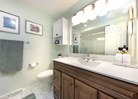 Bath - 1267 Fall Ln, Irwin, PA 15642 photo 1 of 4