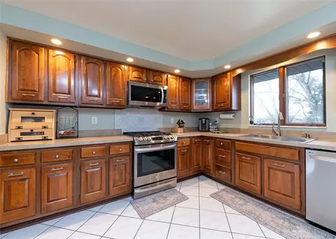 Kitchen - 1267 Fall Ln, Irwin, PA 15642 photo 2 of 2