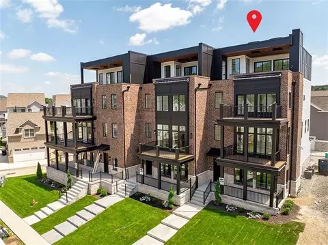 64 1st St, Oakmont, PA 15139