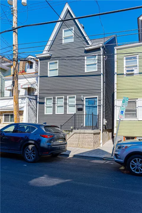 4737 Lorigan St, Pittsburgh, PA 15224
