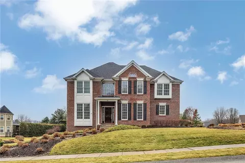 109 Oakview Dr, Cranberry Township, PA 16066
