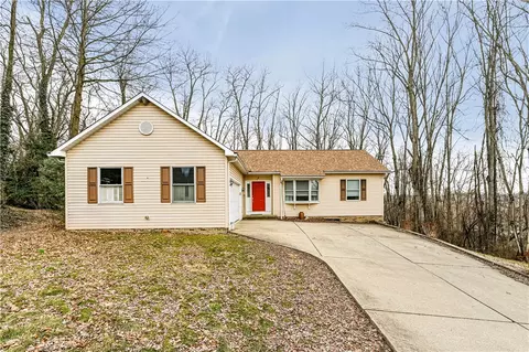 4 Victoria Dr, Greensburg, PA 15601