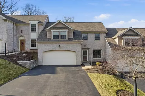 302 Parkview Dr, Pittsburgh, PA 15236